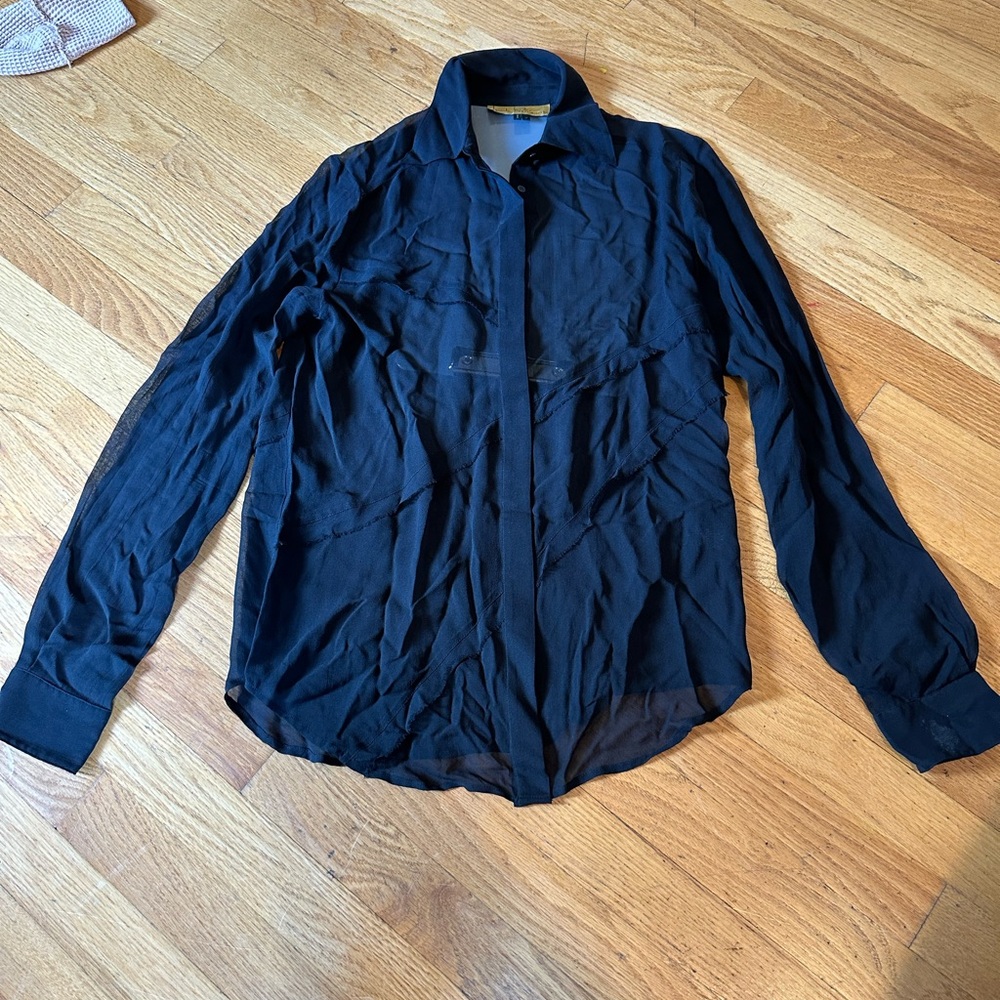 Nicole Miller 100% silk size petite/2 blouse